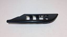 MOLDURA BOTÃO DE VIDRO ESQUERDO TOYOTA HILUX 2016 A 2020 