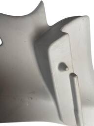 MOLDURA ACABAMENTO PORTA MALAS L.E NISSAN MARCH 