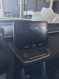 Rádio múltimidia toyota corolla xre 2025 c/detalhe
