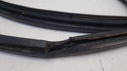 BORRACHA PORTA DIANTEIRA ESQUERDA (CARROCERIA) COROLLA 09/14