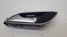 MAÇANETA INTERNA TRASEIRA ESQUERDA AUDI Q3 2013 A 2016