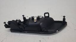 MAÇANETA INTERNA DIANTEIRA DIREITA AUDI Q3 2013 A 2016