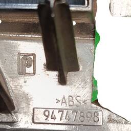 EMBLEMA GRAVATA GRADE DIANTEIRA ONIX PRISMA 2013 2016