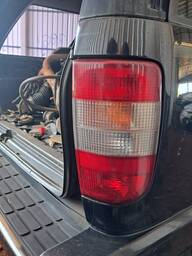 Lanterna Traseira Direita Blazer 1995 a 2001 Bicolor