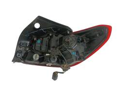 LANTERNA ESQUERDA ONIX HATCH 2020 A 2025 C/ LED (DETALHE)