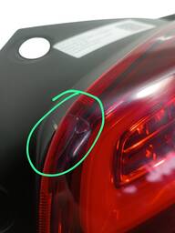 LANTERNA DIREITA ONIX HATCH 2020 A 2025 C/ LED (DETALHE)