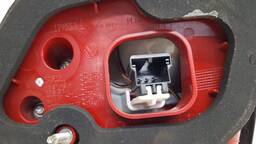 LANTERNA TRASEIRA ESQUERDA PASSAT B7 VARIANT 2011/2015 MALA