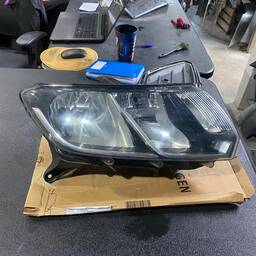 Farol Direito Sandero 15/20 Logan 2014 a 2020 Friso Cromado