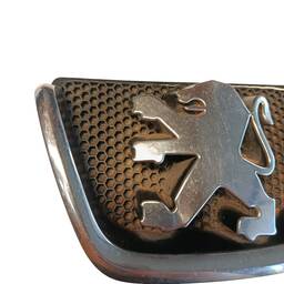 EMBLEMA GRADE DIANTEIRO PEUGEOT 206 1999 A 2008