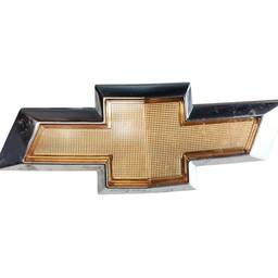 Emblema Da Grade Dianteira Onix Prisma 2013 A 19 Gm 