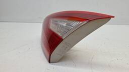 LANTERNA TRASEIRA DIREITA FOCUS SEDAN 2014 A 2015 (MALA)