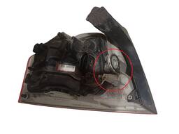 LANTERNA TRASEIRA DIREITA AUDI A4 2005 A 2008 (CANTO)