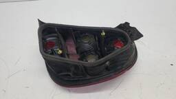 LANTERNA TRASEIRA ESQUERDA C5 SEDAN 2001 A 2005 PRÉ-FACELIFT