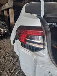 Lanterna Traseira Esquerda Corolla 2020/2025 (canto) S/ Led