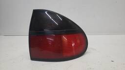 LANTERNA TRASEIRA DIREITA LAGUNA SEDAN 1994 A 2001 (CANTO)