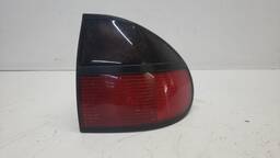 LANTERNA TRASEIRA DIREITA LAGUNA SEDAN 1994 A 2001 (CANTO)