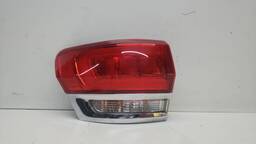 LANTERNA TRASEIRA ESQUERDA GRAND CHEROKEE 2014/2021 (CANTO)