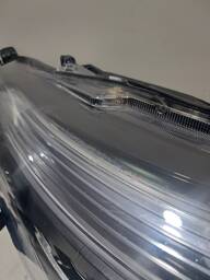 Farol Direito Corolla Cross 2022 a 2025 Recuperado