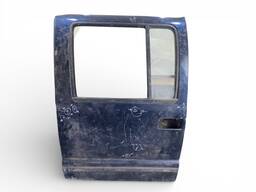 PORTA TRASEIRA ESQUERDA S10 2001 A 2010 DETALHE