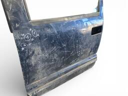 PORTA TRASEIRA ESQUERDA S10 2001 A 2010 DETALHE