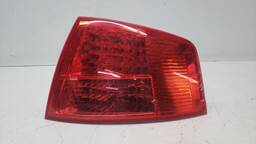 LANTERNA DIREITA AUDI A8 2002 2003 A 2007 (CANTO)