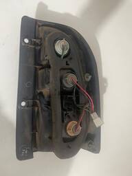LANTERNA TRASEIRA ESQUERDA TRACKER VITARA 2001 A 2011