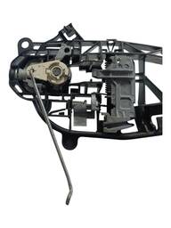 SUPORTE MAÇANETA EXTERNA PORTA DIREITA CRUZE 2017 A 2023