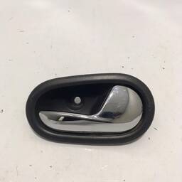 Maçaneta Int. Diant/Tras Direita Sandero 2015/ Logan 14 a 24