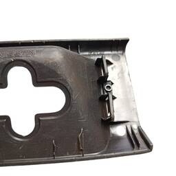 MOLDURA ACABAMENTO TRAVA PORTA MALAS NISSAN MARCH