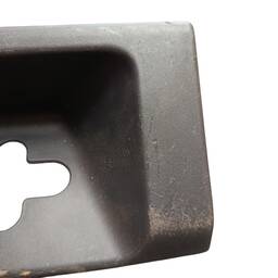 MOLDURA ACABAMENTO TRAVA PORTA MALAS NISSAN MARCH