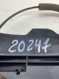  SUPORTE MAÇANETA EXTERNA ESQUERDA VERSA 2011 À 2019