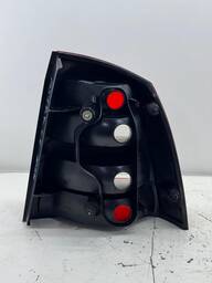 LANTERNA TRASEIRA ESQUERDA ASTRA SEDAN 2003 À 2012 