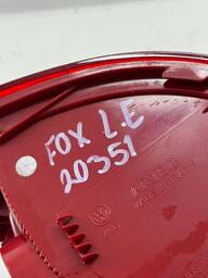 LANTERNA TRASEIRA ESQUERDA FOX CROSSFOX 2015 À 2020 DETALHE 