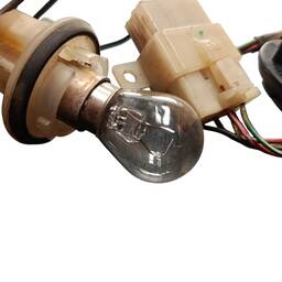 CHICOTE LANTERNA TRASEIRA DIREITA MAZDA