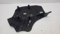 ACABAMENTO BANDEJA TRASEIRA DIREITA BMW 320I 13/16 C/DETALHE