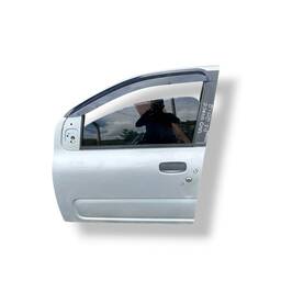 Porta Dianteira Esquerda Fiat Uno Vivace 2012 a 2021 Detalhe