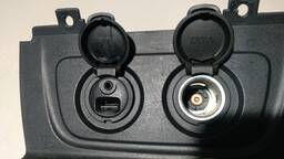 MOLDURA TOMADA 12V ENTRADA AUX USB C4 LOUNGE 1.6 THP 2013/17