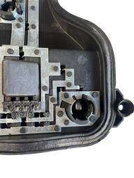 TAMPA CIRCUITO LANTERNA TRAS ESQ GM ONIX 52150618