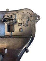 TAMPA CIRCUITO LANTERNA TRAS ESQ GM ONIX 52150618