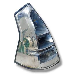 LANTERNA TRASEIRA ESQUERDA SANDERO 2012/2014 MASC VERMELHA