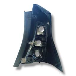 LANTERNA TRASEIRA ESQUERDA SANDERO 2012/2014 MASC VERMELHA