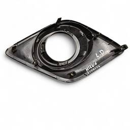 MOLDURA FAROL MILHA DIREITO TOYOTA HILUX