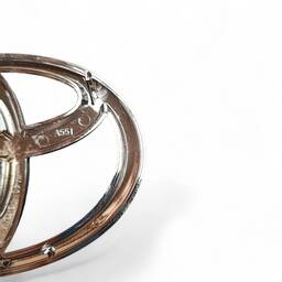 EMBLEMA GRADE DIANTEIRA TOYOTA HILUX COROLLA ETIOS 05/20