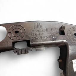 GUIA SUPORTE PARACHOQUE DIANTEIRO ESQU S10 TRAILBLAZER 12/17