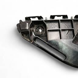 GUIA PARACHOQUE DIANTEIRO DIREITO HILUX / SW4 2016 A 2020