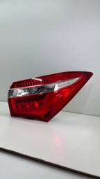 LANTERNA TRASEIRA DIREITA (DETALHE) COROLLA 2015 A 2018