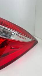 LANTERNA TRASEIRA DIREITA (DETALHE) COROLLA 2015 A 2018