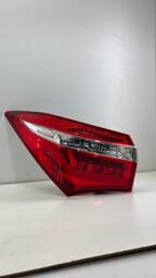 LANTERNA TRASEIRA ESQUERDA COROLLA (DETALHE) 2015 A 2018 