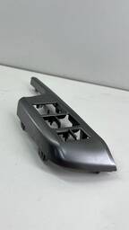MOLDURA COMANDO DIANTEIRO ESQUERDO VIDRO CITY 2018 A 2022