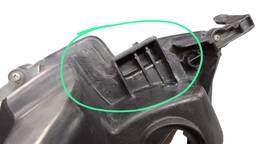 FAROL DIREITO ETIOS 2013 A 2021 MASC NEGRA AVARIA